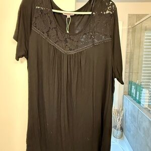 Black Lace-Yoke Short Sleeve Tunic Top